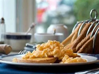 Konukevi Glendale 4*